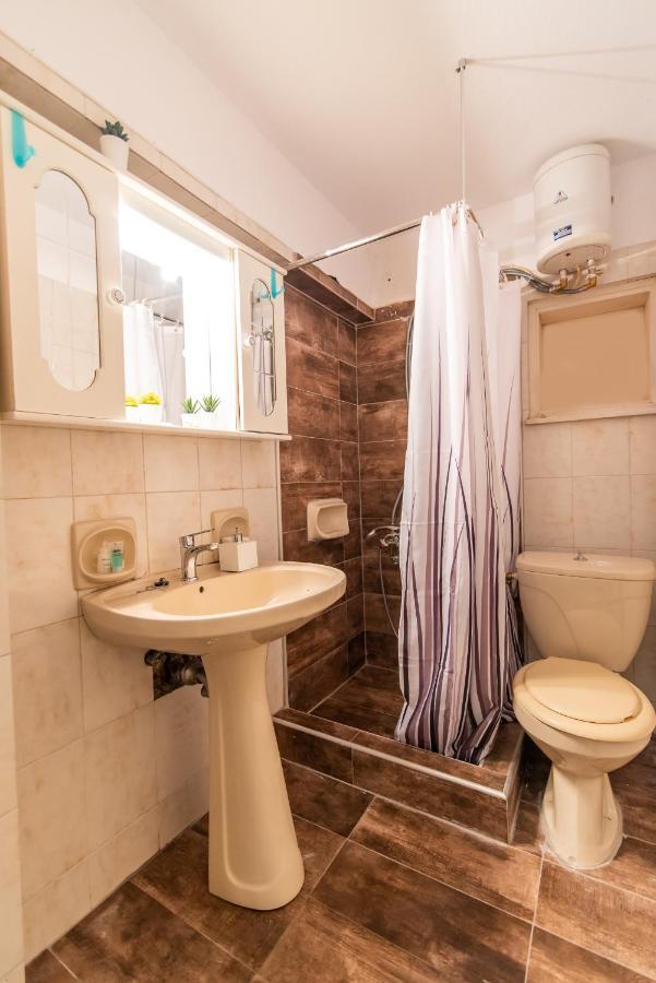 Pine Trees Apartment Превеза Екстериор снимка