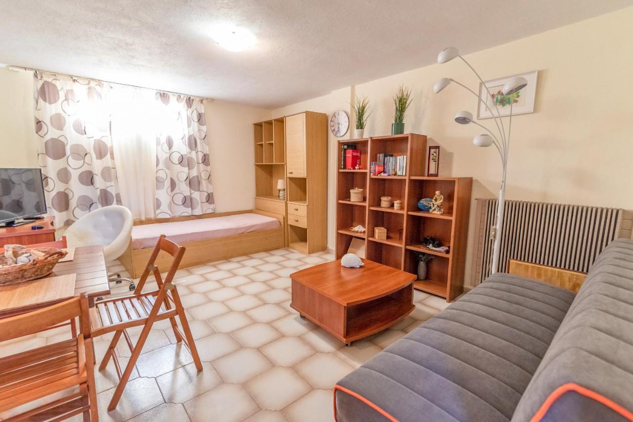 Pine Trees Apartment Превеза Екстериор снимка